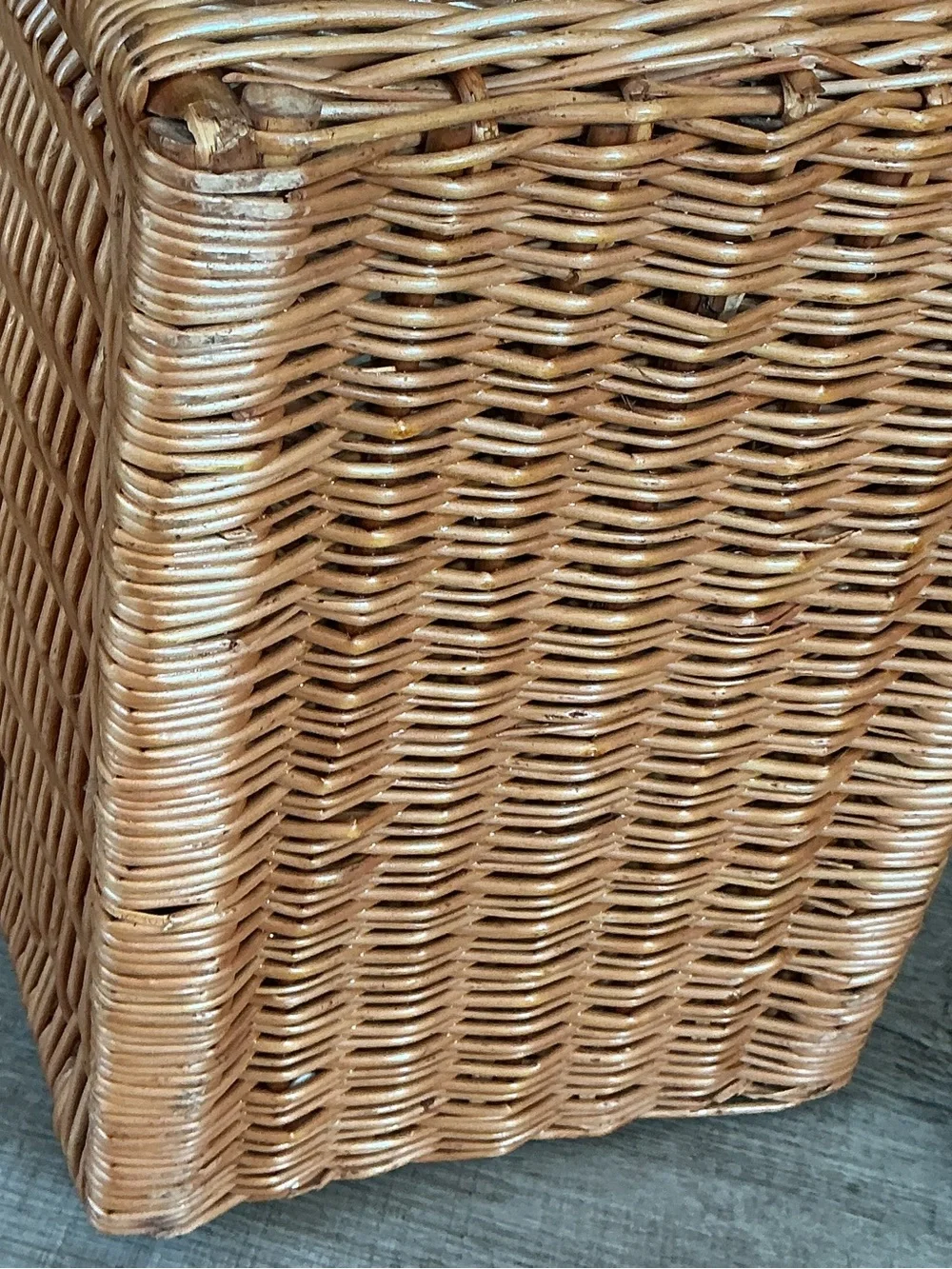 Vintage Wicker Magazine Rack Divided Storage Basket Boho Rattan Vinyl Holder 16”